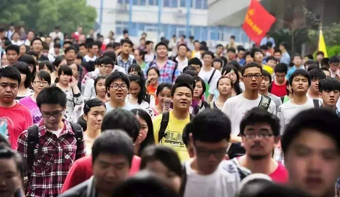 高考期间，考场周边环境安全应该如何保障？