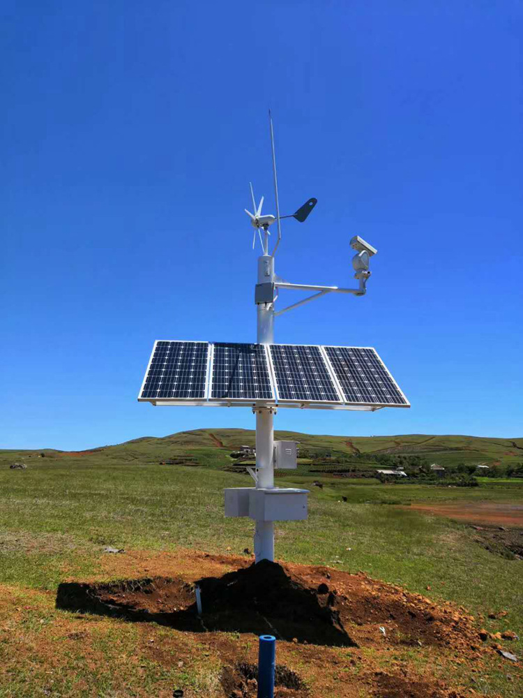 风光一体化设备现场安装图片3