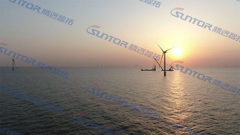 腾博会拍摄的夕阳下的海上发电场景