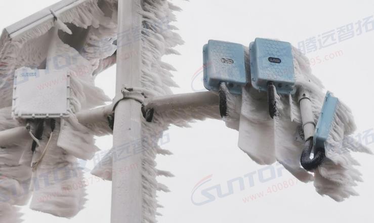 结冰的腾博会网桥